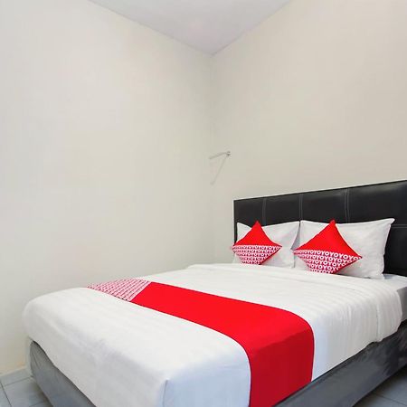 Oyo 1718 Homestay Wak Gobenk Salakan Ngoại thất bức ảnh