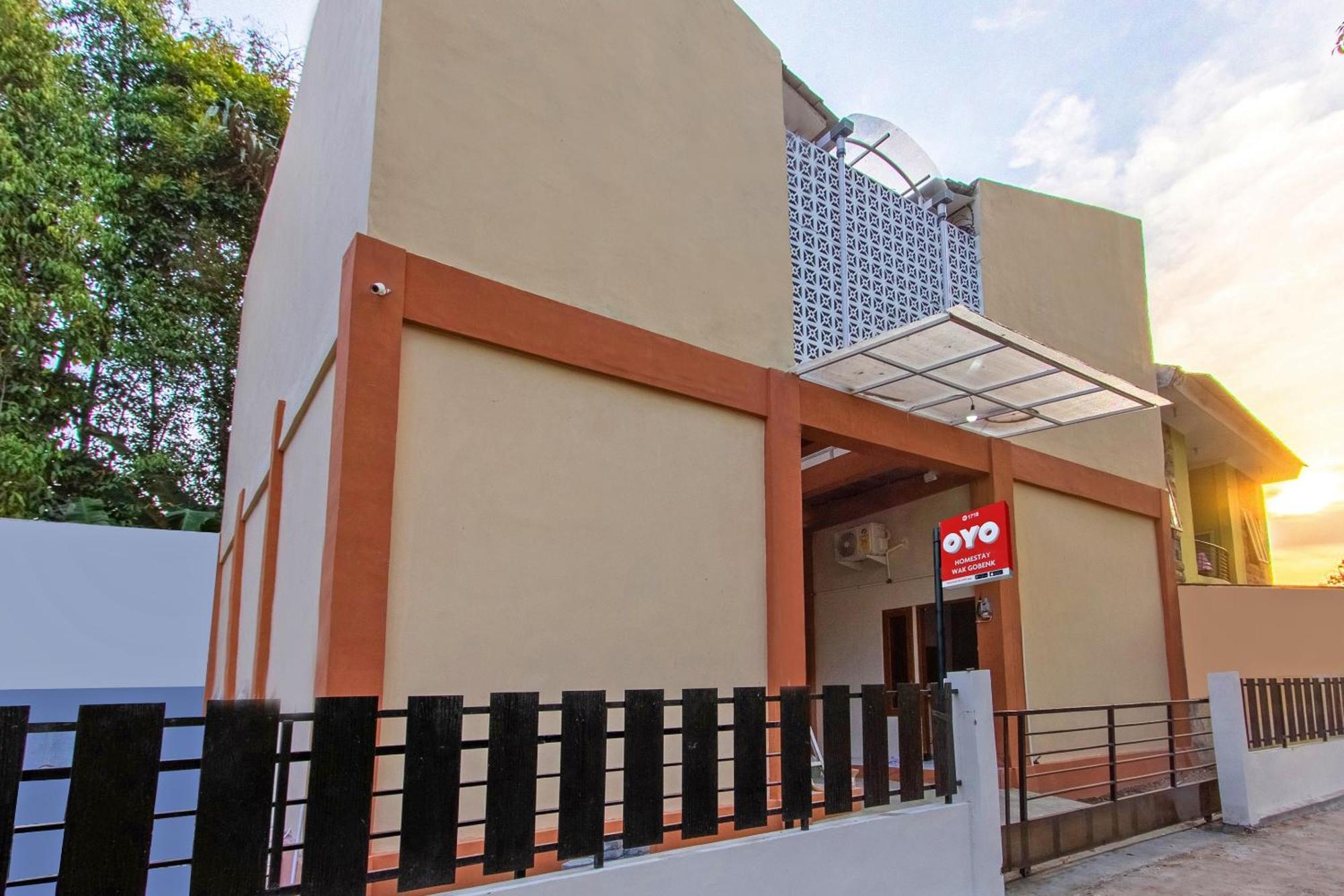 Oyo 1718 Homestay Wak Gobenk Salakan Ngoại thất bức ảnh